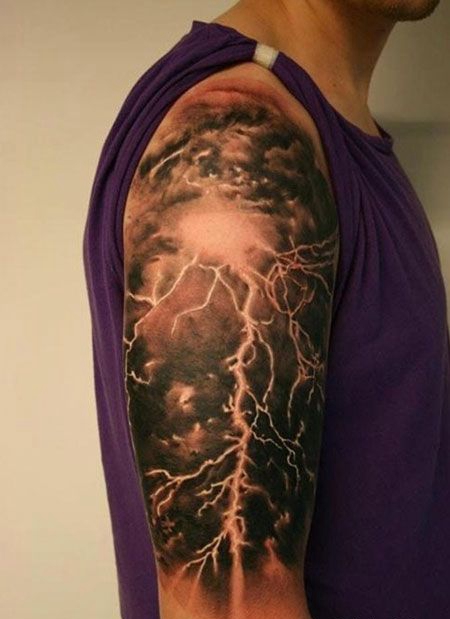 大臂写实闪电纹身图案