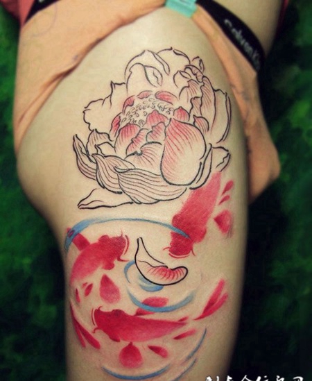 大腿牡丹鲤鱼纹身