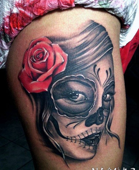 大腿美女玫瑰花纹身