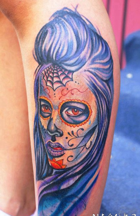 小腿蓝发骷髅女孩纹身