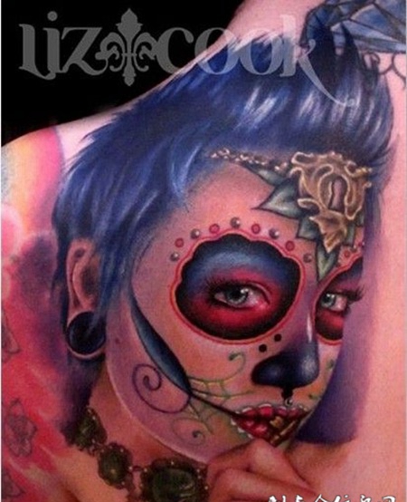 背部骷髅美女纹身