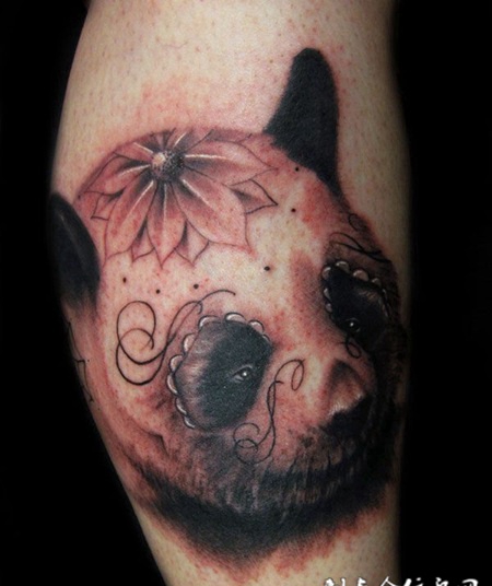 小臂上的熊猫纹身