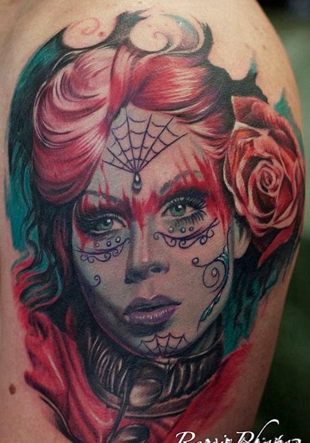 大臂上的骷髅美女纹身