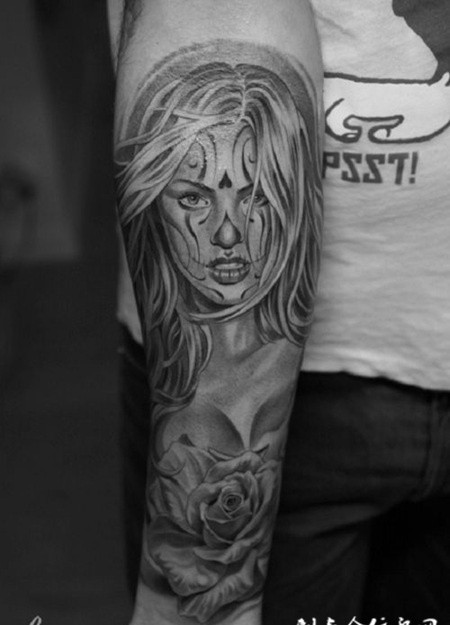 小臂骷髅女孩纹身图案