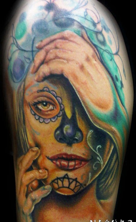 大臂骷髅女孩纹身图案