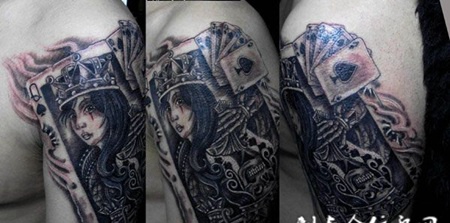大臂美女扑克纹身
