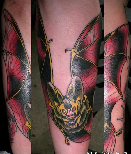 胳膊上的蝙蝠纹身