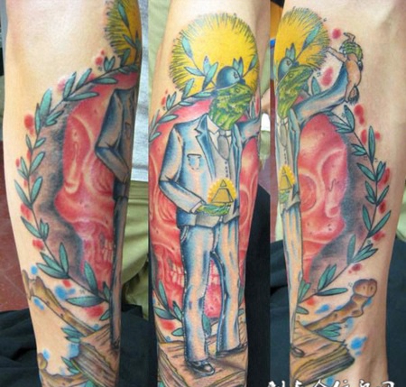 站在书本上的龟先生纹身