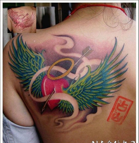 后背上的爱神之箭纹身