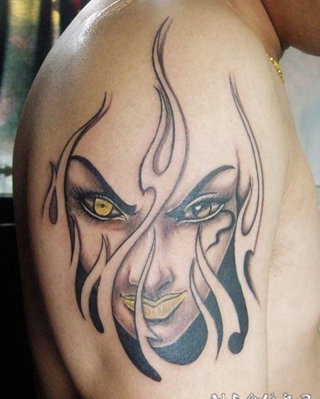 大臂女性恶魔纹身