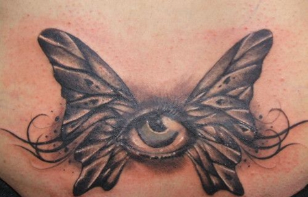 胸部眼睛蝴蝶纹身图案