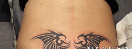 后腰上的翅膀图腾纹身