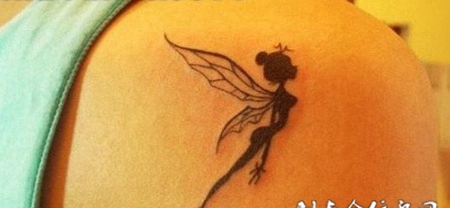肩膀上的小精灵侧面纹身