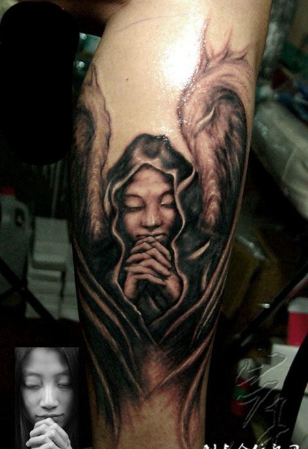 小腿上祷告的美女天使纹身