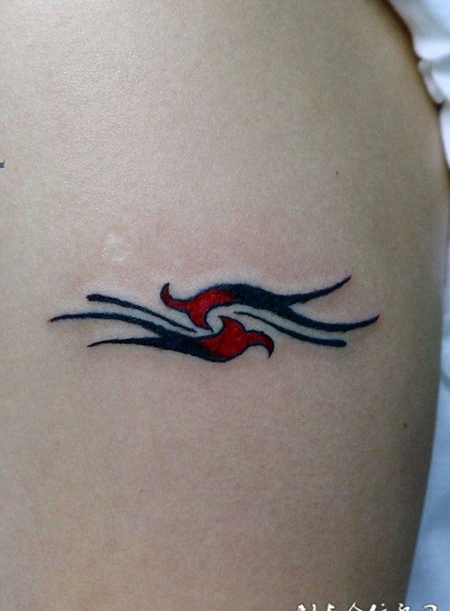 大臂小图腾纹身