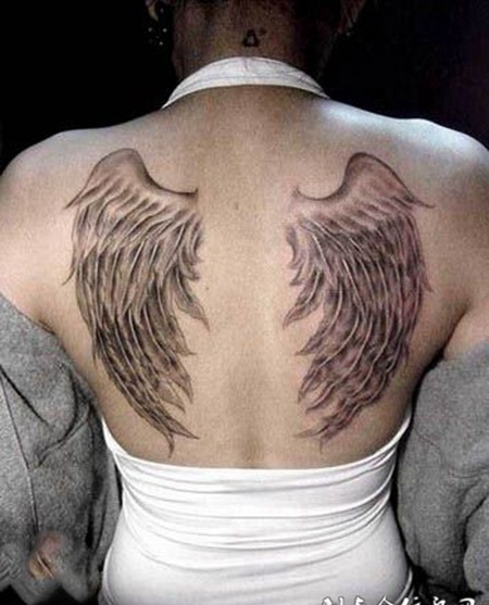 后背上的双翅膀纹身