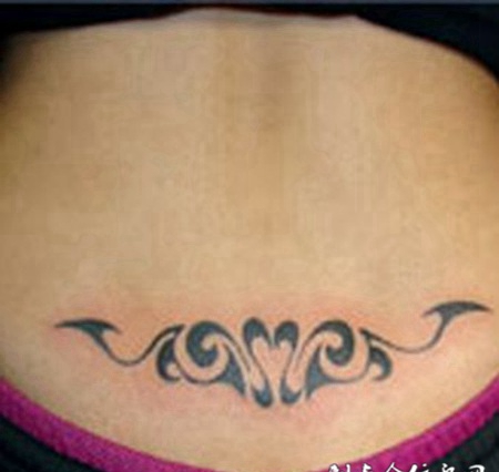 后腰腰线图腾纹身