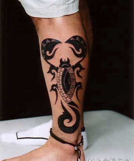 小腿蝎子图腾纹身