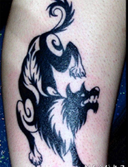 小腿图腾狼纹身