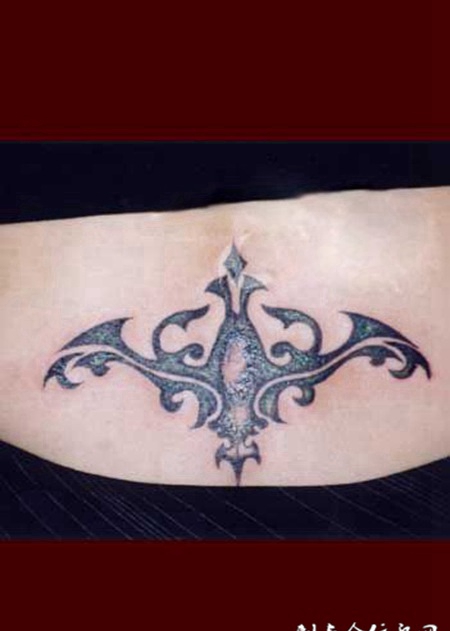 后腰抽象图腾纹身