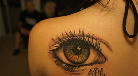肩部性感的眼睛纹身图案
