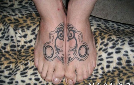 脚面拼接花脸纹身