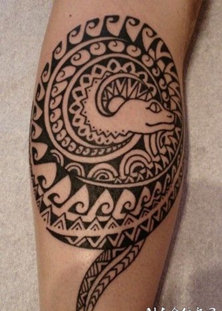 小臂图腾蛇纹身