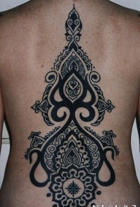 背部民俗抽象图腾纹身