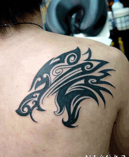 背部豹头图腾纹身