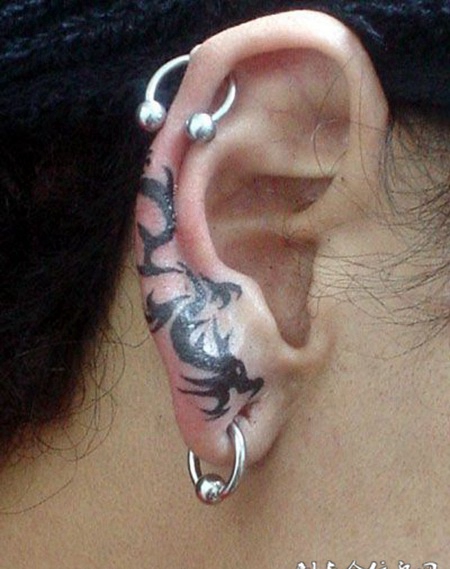 耳朵上的龙图腾纹身