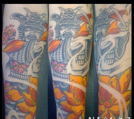 小臂武士莲花纹身图案