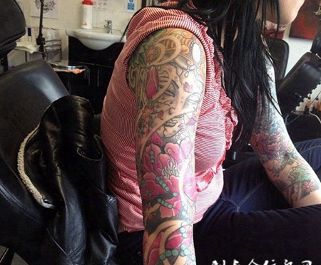 花臂佛像莲花纹身图案