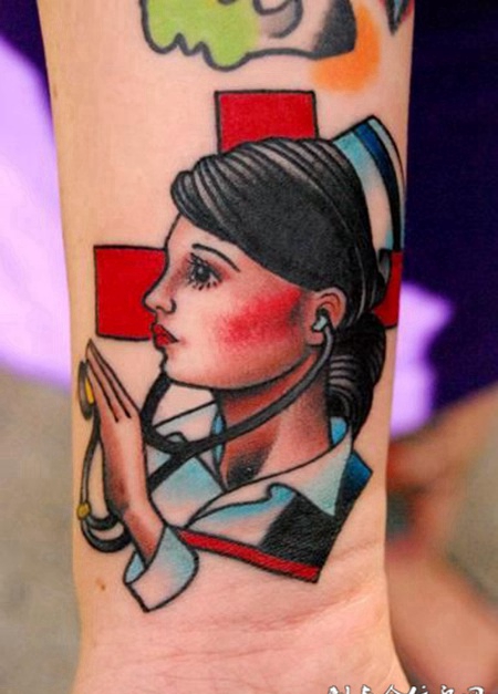 小臂护士美女纹身图案