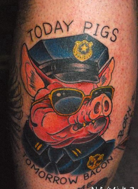 大腿野猪头警官纹身图案