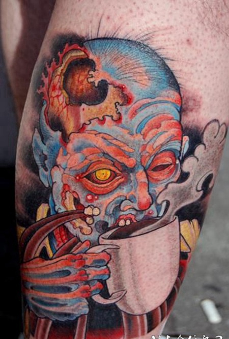 大腿上喝着咖啡的骷髅纹身图案