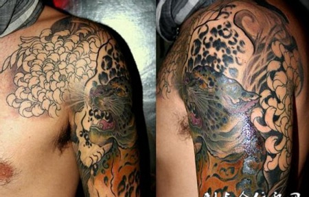 大臂菊花豹头纹身图案