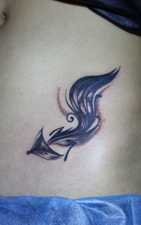 侧腰羽毛狐狸纹身图案