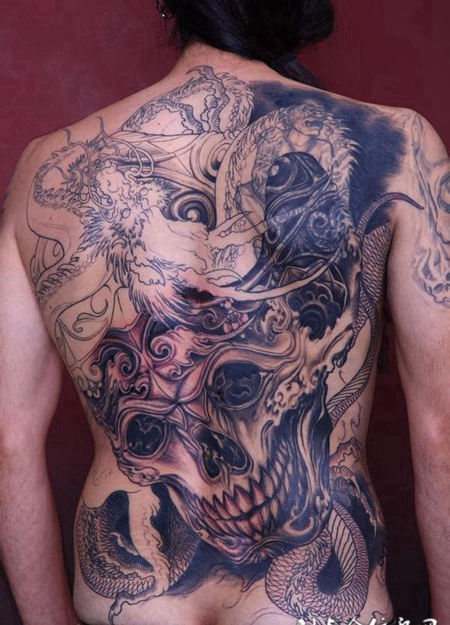 满背嘎巴拉龙纹身图案