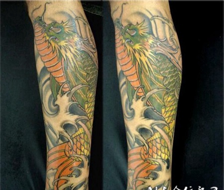 小腿金色鳌鱼纹身图案