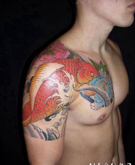 半胛鲤鱼牡丹纹身图案