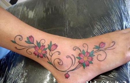 小腿花藤纹身图案