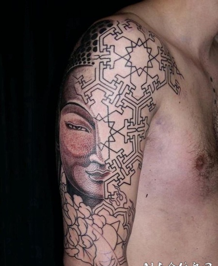 大臂半面佛像纹身图案