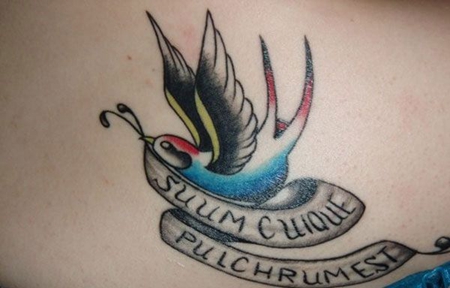 肩膀性感燕子丝带纹身图案