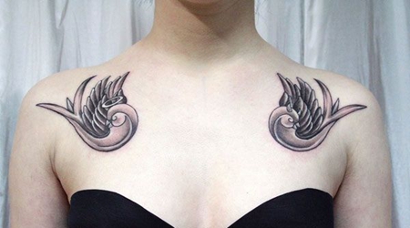 肩膀性感的燕子纹身图案