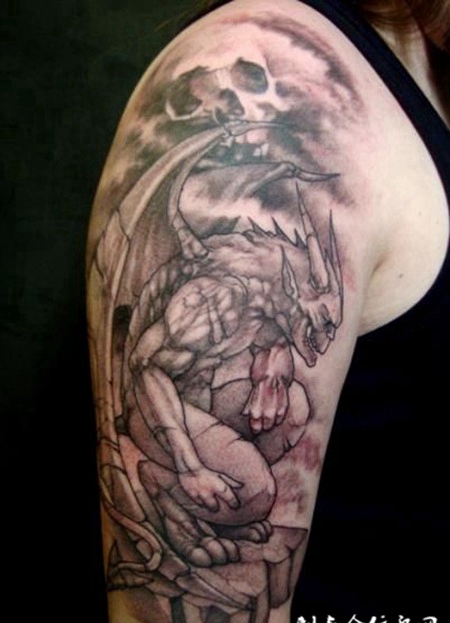 大臂骷髅与恶魔纹身图案