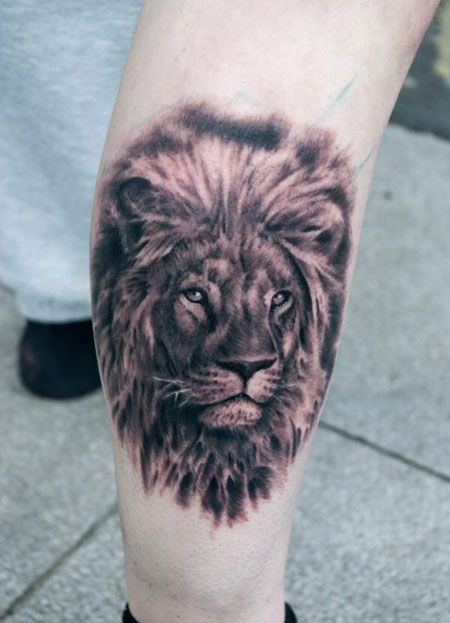 小腿上的狮子头纹身图案