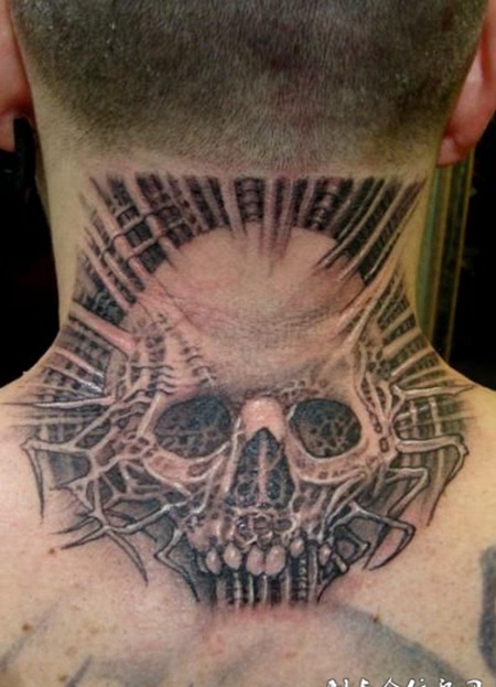 脖子后面的骷髅纹身图案