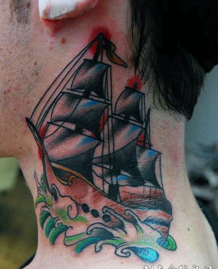 脖子上的帆船纹身图案
