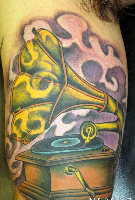大臂音乐盒纹身图案