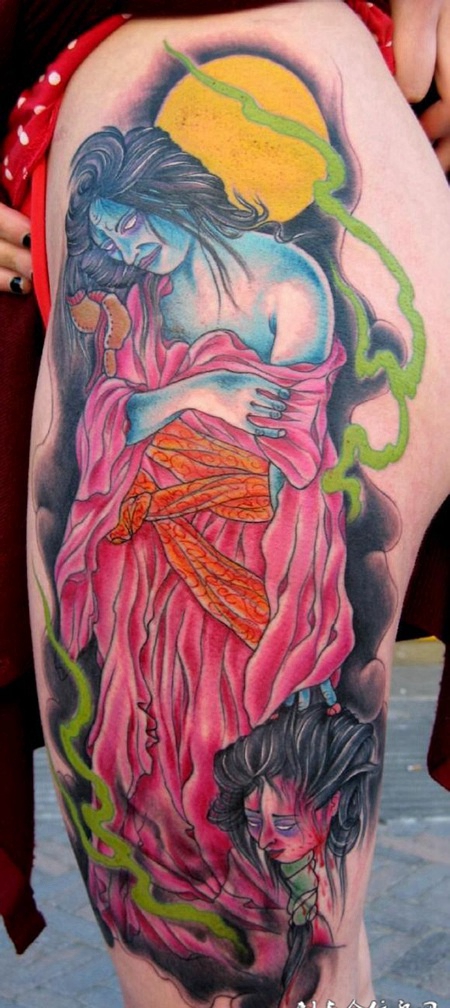 大腿上的红衣女鬼纹身图案